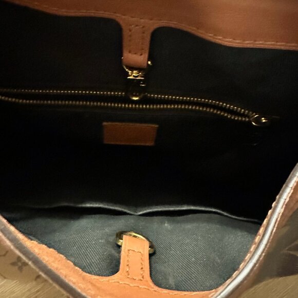 Louie Vuitton Dauphine Hobo - Picture 5 of 7